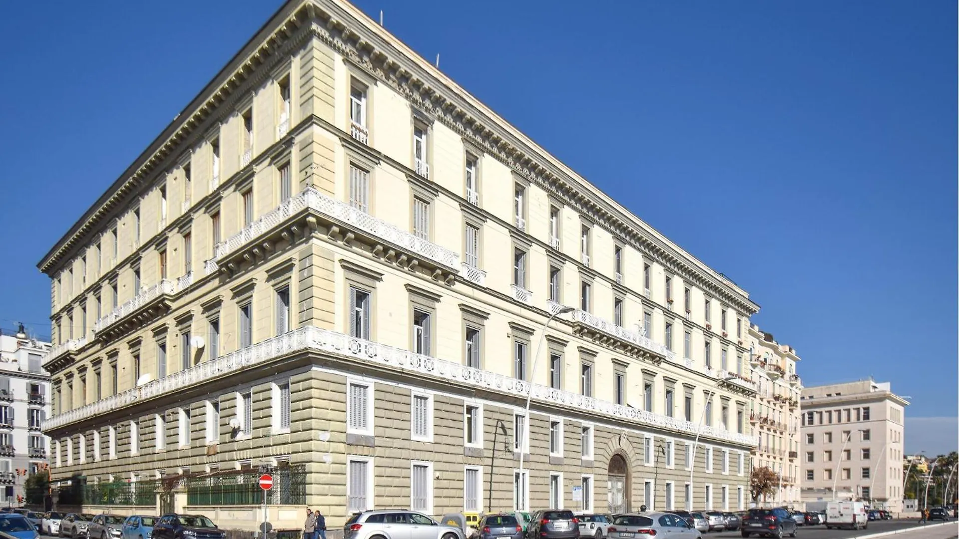 1 Bedroom Gorgeous Apartment In Napoli