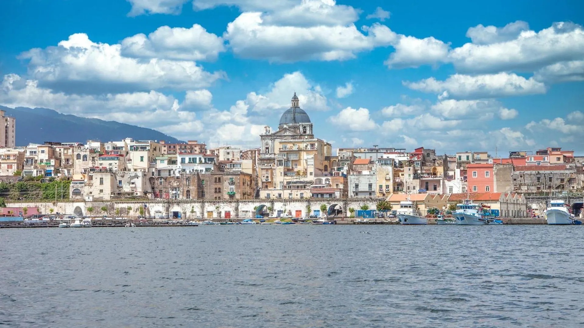 1 Bedroom Gorgeous Apartment In Napoli